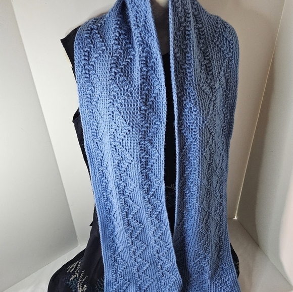 Hand knit scarves Crochet Blue Double cable stitch Triangular pattern with Tazel - Picture 7 of 16